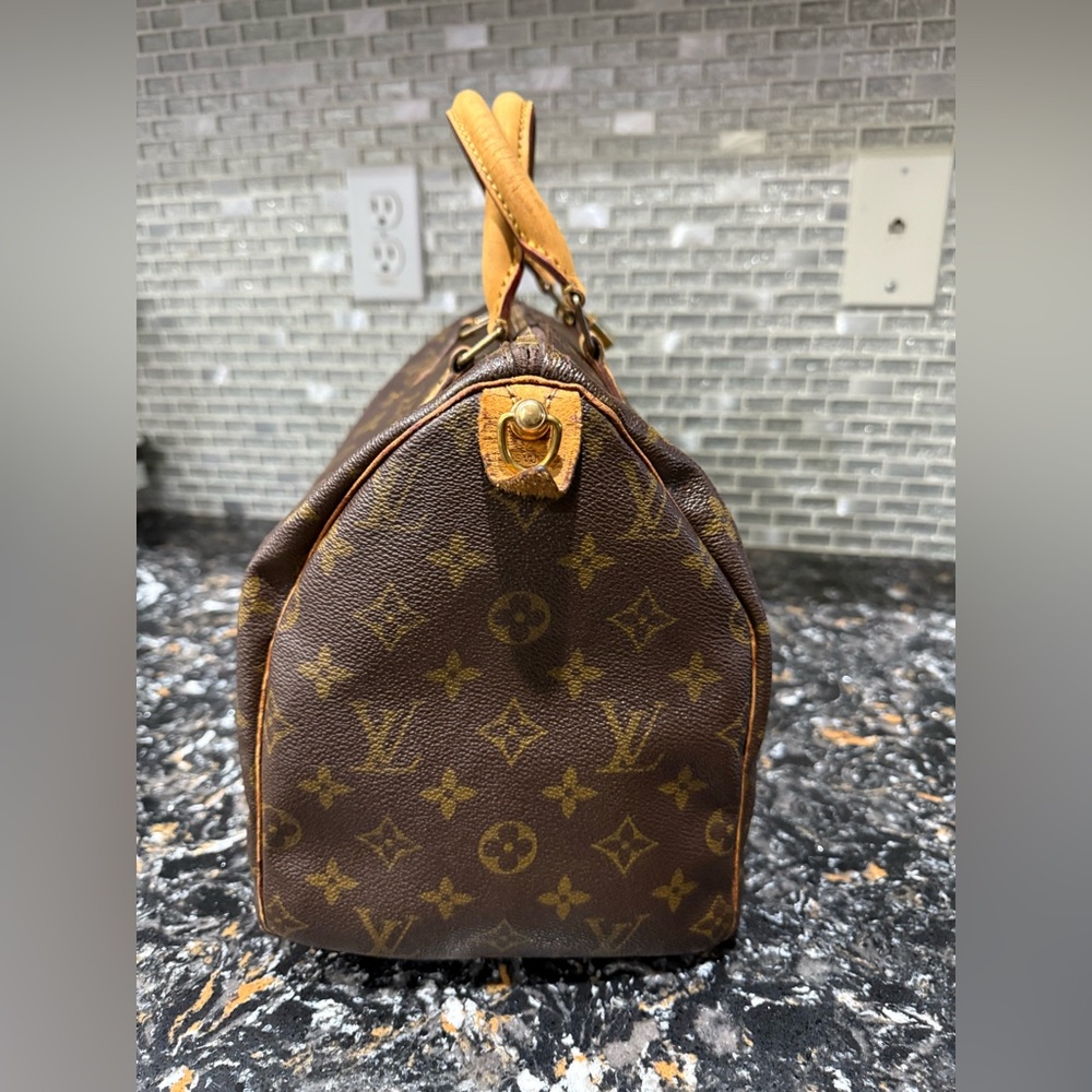 LOUIS VUITTON Speedy 30 
Monogram Satchel with COA - Picture 4 of 13